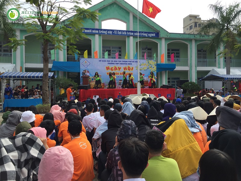 Ngày hội văn hóa dân gian tại trường THPT Nguyễn Thượng Hiền - Ảnh 1