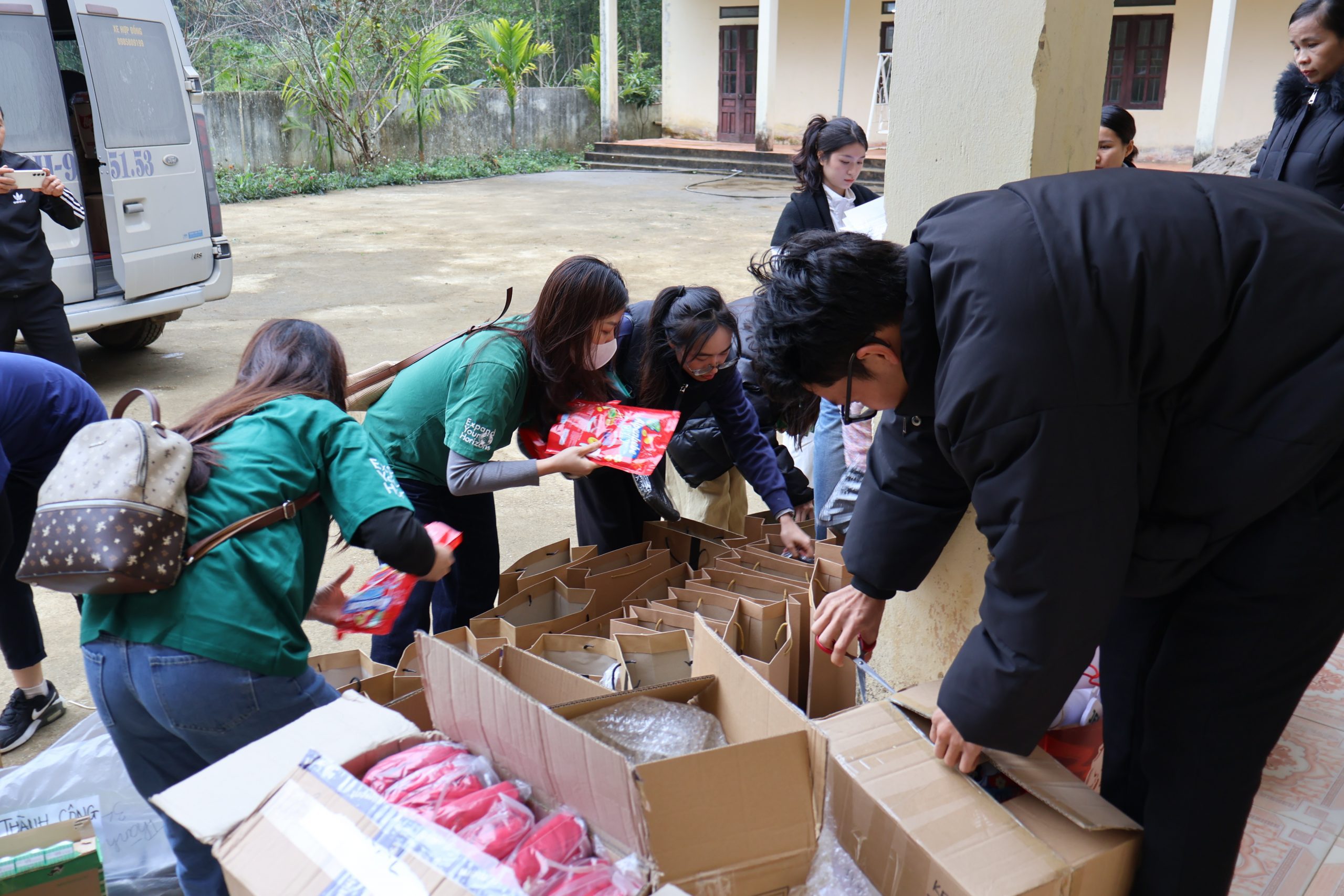 Jellyfish Việt Nam - Chương trình thiện nguyện 2026 "Mang Tết về bản cho em"