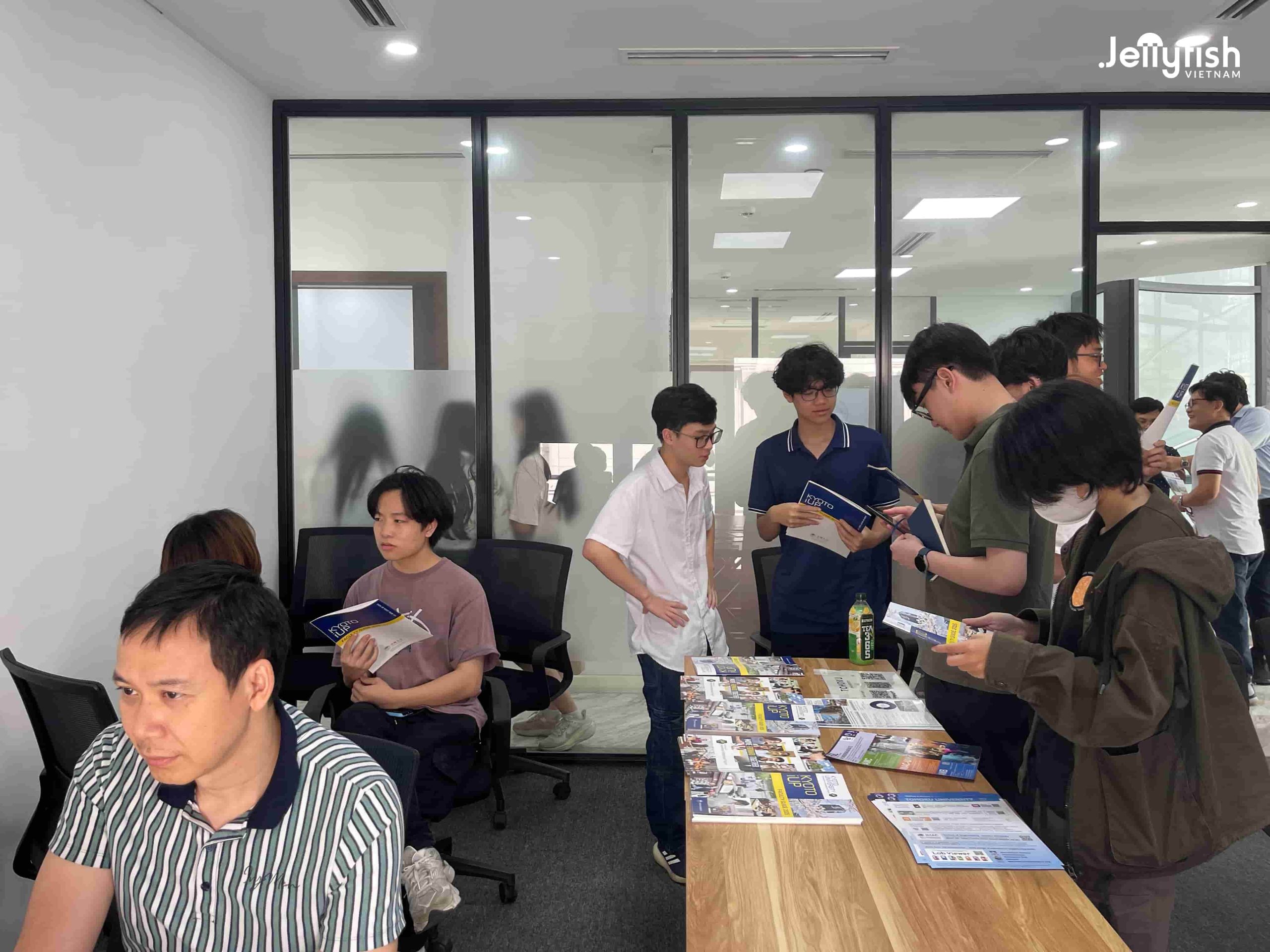Hội thảo học bổng của Quỹ Fast Retailing Hội thảo học bổng của Quỹ Fast Retailing