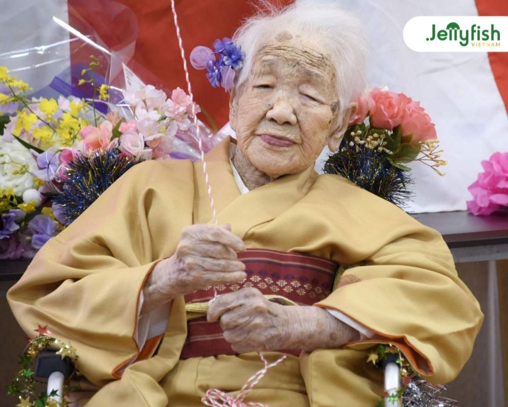 cụ bà Tanaka từ Nhật Bản